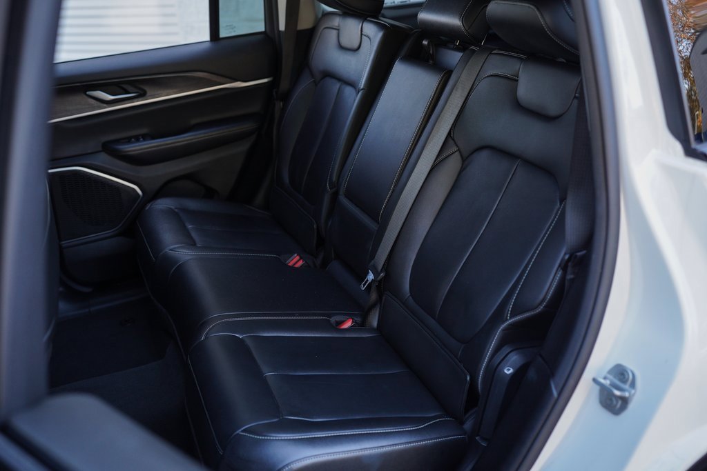 Used 2022 Jeep Grand Cherokee Limited image 22