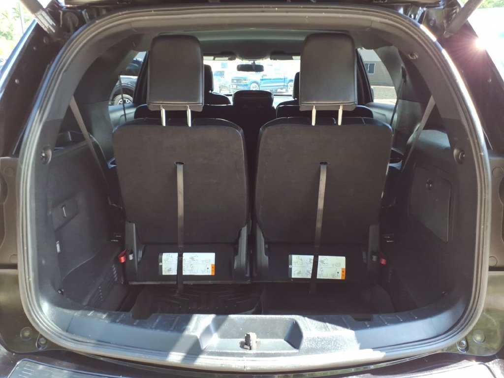 Certified 2019 Ford Explorer XLT w/ Equipment Group 202A AWD/4WD image 14