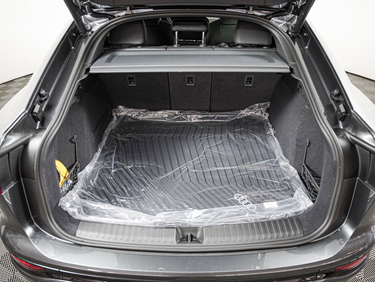 New 2027 Audi SQ6 e-tron Premium Plus AWD/4WD image 8