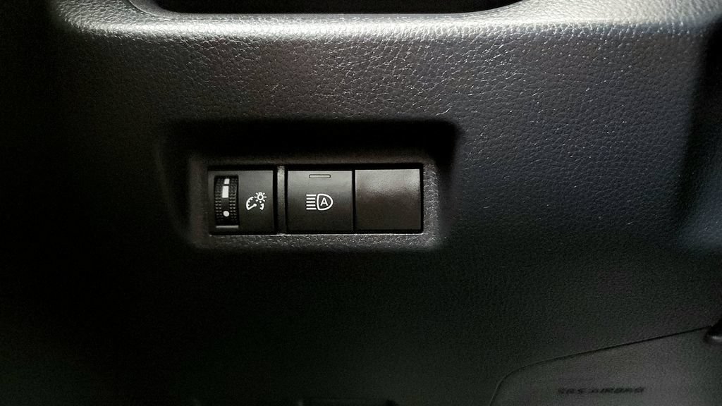 Used 2023 Toyota RAV4 LE AWD/4WD image 32