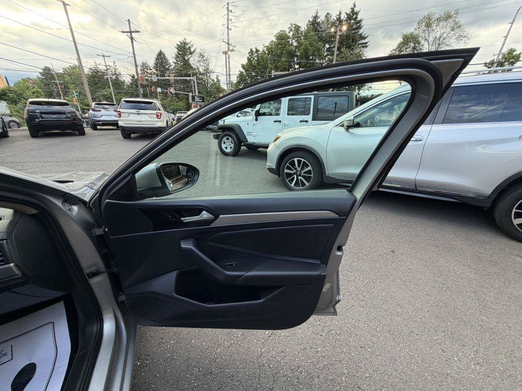 Used 2019 Volkswagen Jetta SE FWD image 19