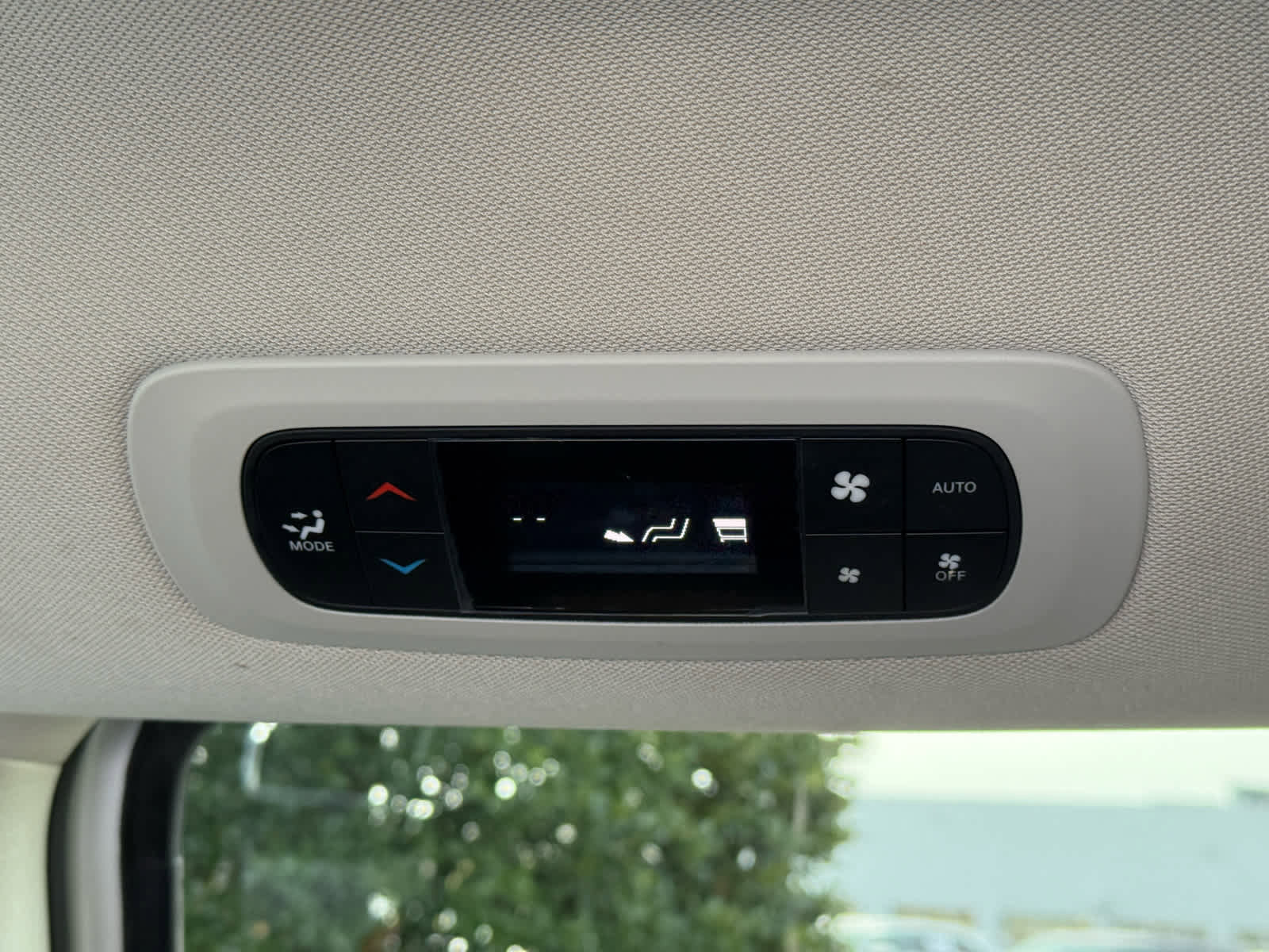 Used 2024 Chrysler Pacifica Touring-L image 31