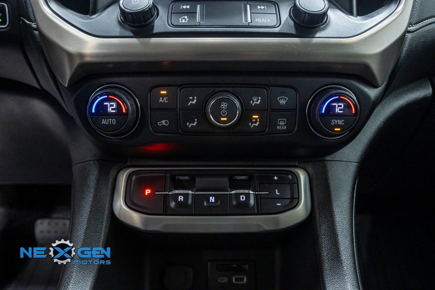 Used 2021 GMC Acadia Denali w/ Denali Ultimate Package image 18