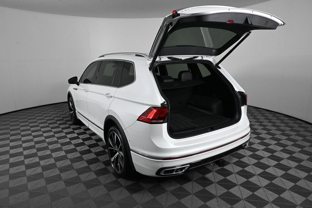 Used 2024 Volkswagen Tiguan SEL R-Line AWD/4WD image 30