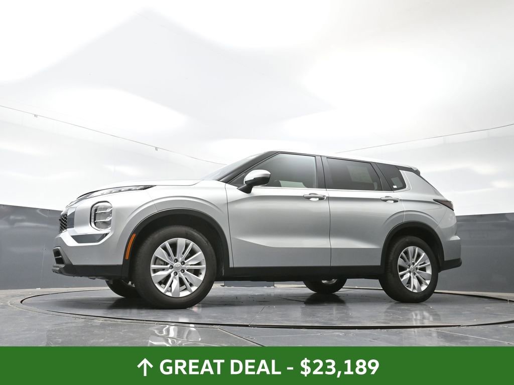 Used 2025 Mitsubishi Outlander ES image 52