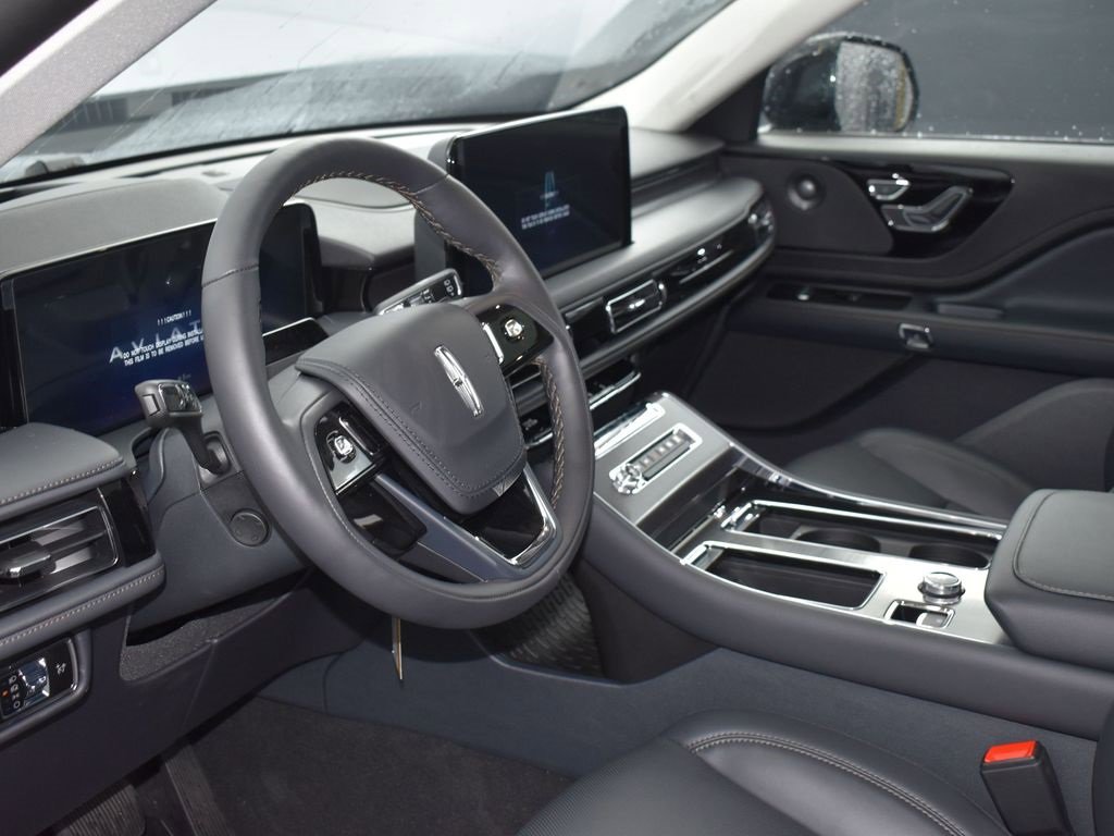 Used 2025 Lincoln Aviator AWD w/ Jet Appearance Package image 5