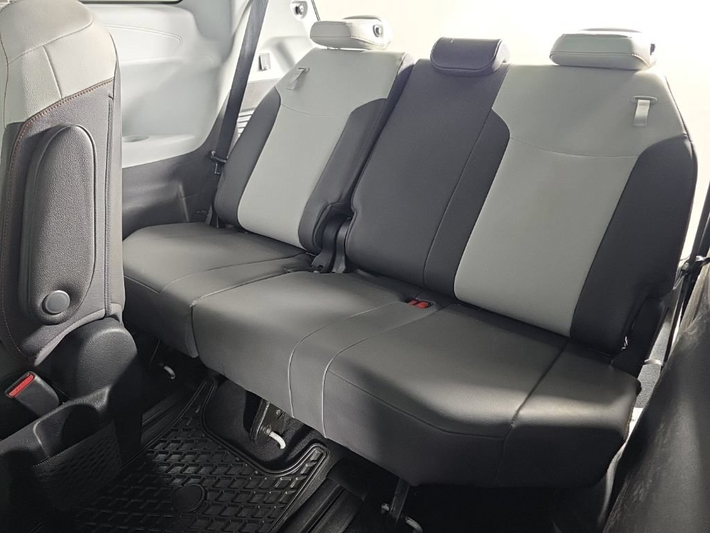 Used 2022 Toyota Sienna XSE AWD/4WD image 33