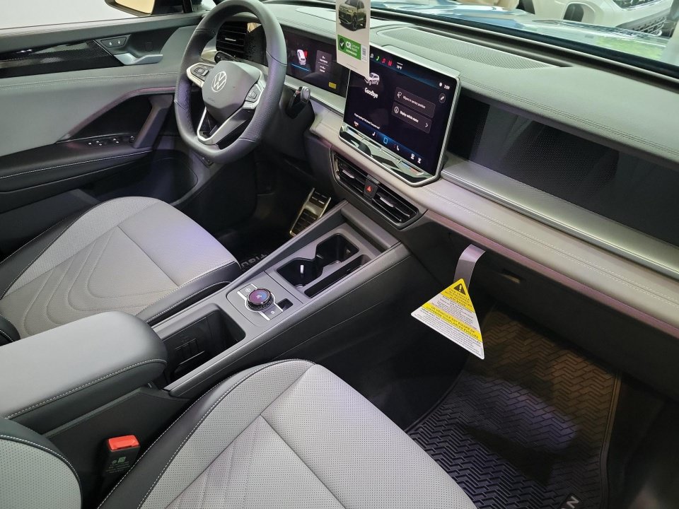 New 2026 Volkswagen Tiguan SE R-Line AWD/4WD image 28