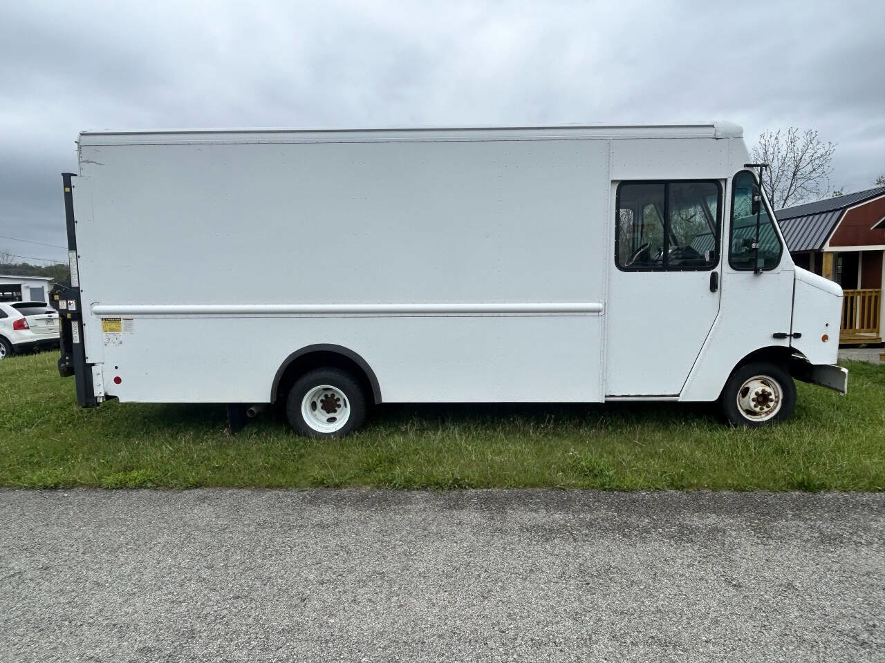 Used 2017 Ford E-350 and Econoline 350 Super Duty w/ A/C Prep Package RWD image 5
