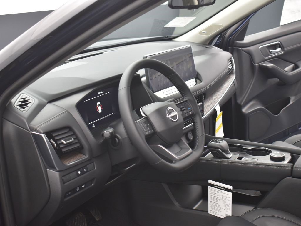 Certified 2025 Nissan Rogue Platinum w/ Platinum Premium Package image 6