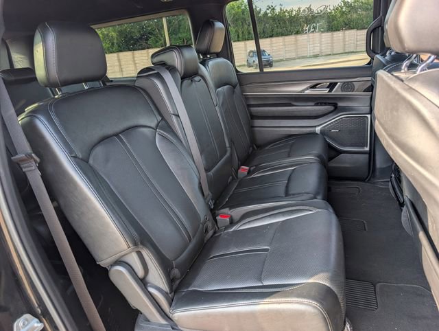 Used 2024 Jeep Wagoneer L Series II RWD image 27
