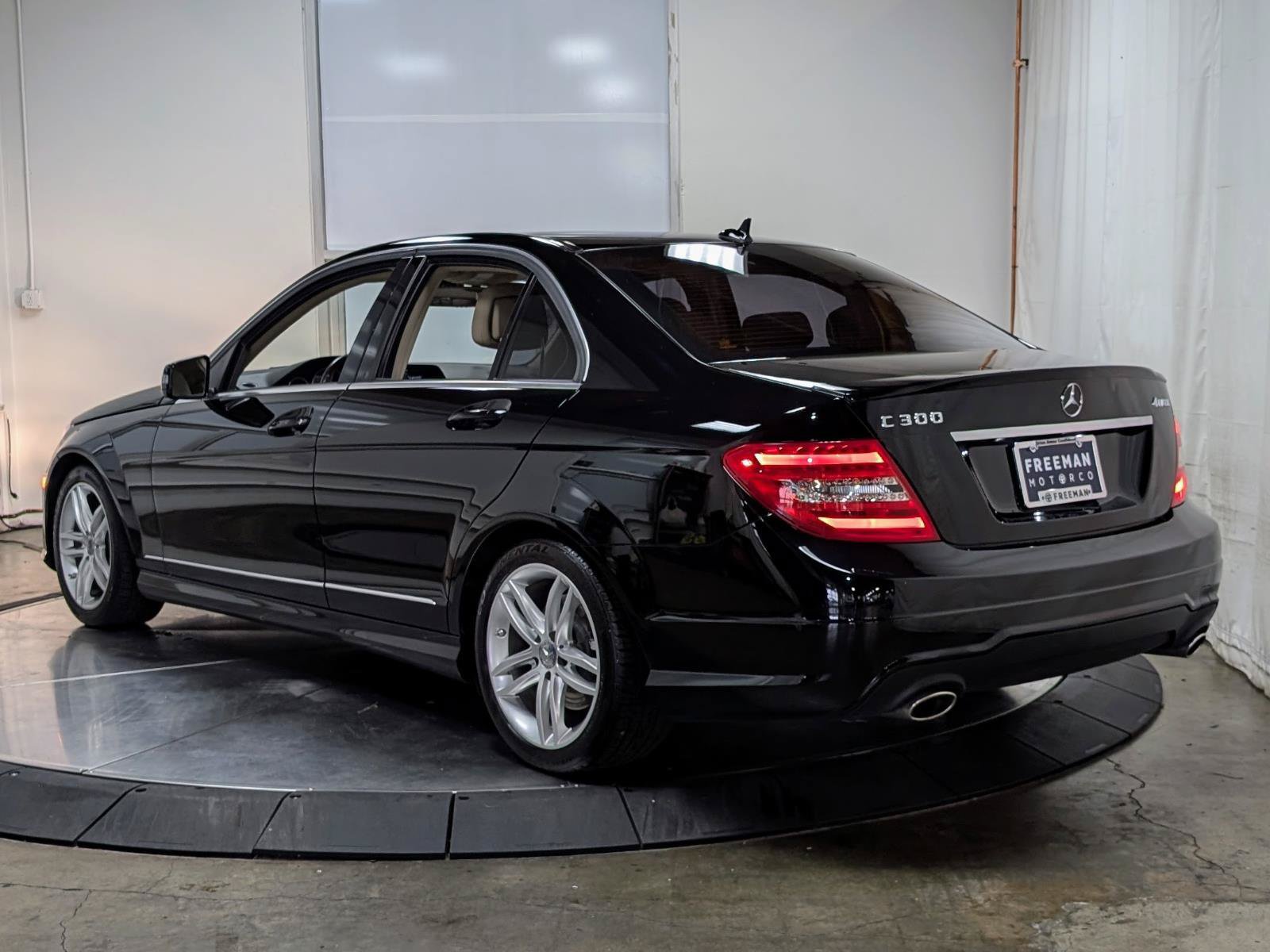 Used 2013 Mercedes-Benz C 300 4MATIC Sedan image 7