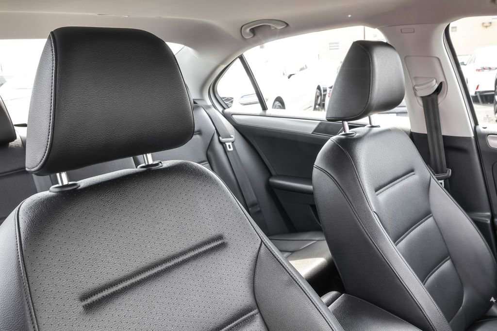 Used 2017 Volkswagen Jetta SE image 38