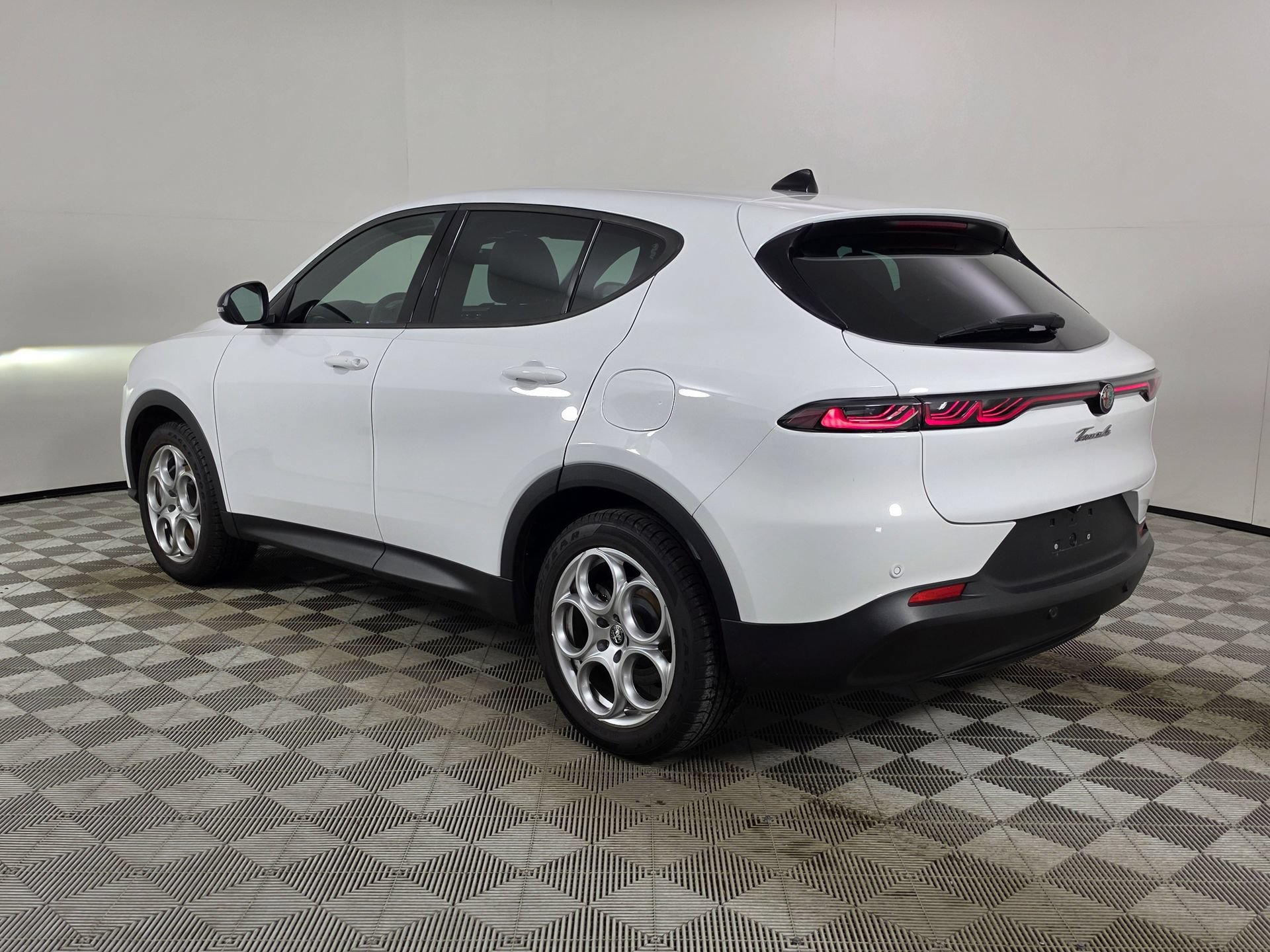 Used 2024 Alfa Romeo Tonale Sprint AWD/4WD image 38