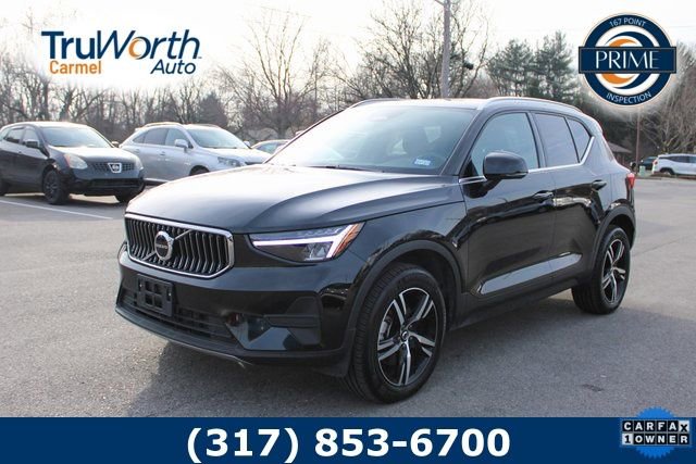Used 2025 Volvo XC40 B5 Core image 1