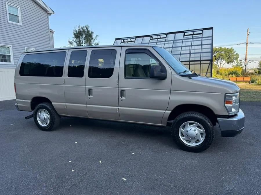 Used 2013 Ford E-350 and Econoline 350 XLT image 10