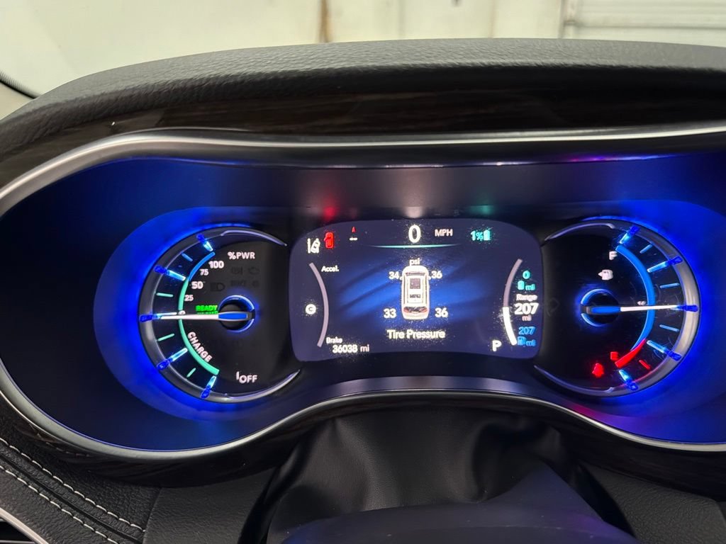Used 2023 Chrysler Pacifica Limited FWD image 17