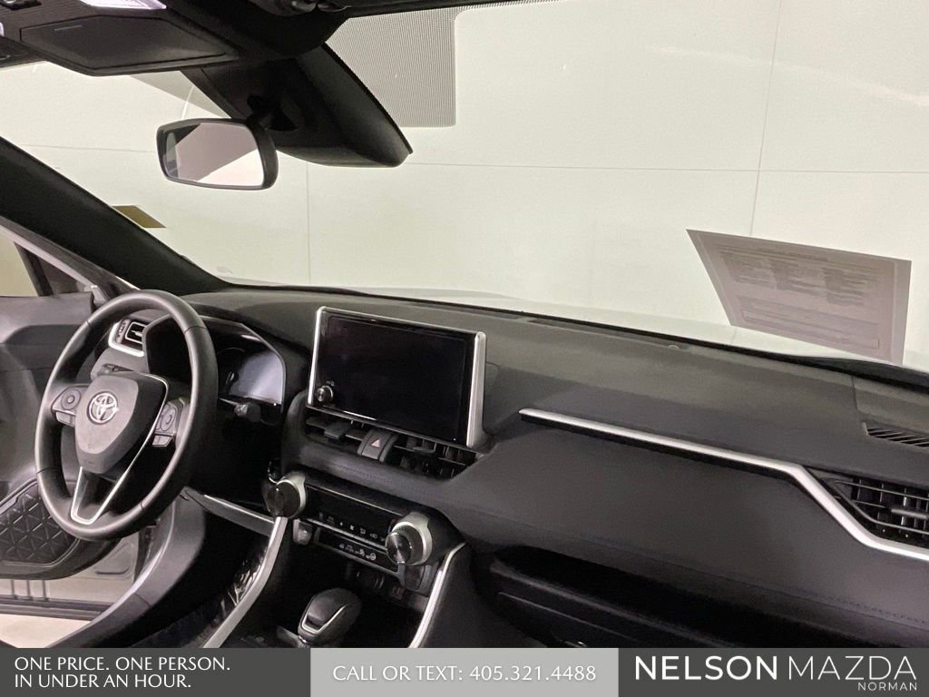 Used 2024 Toyota RAV4 SE image 30