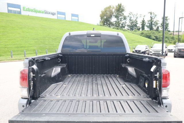 Used 2020 Toyota Tacoma TRD Off-Road w/ TRD Premium Off Road Package AWD/4WD image 24
