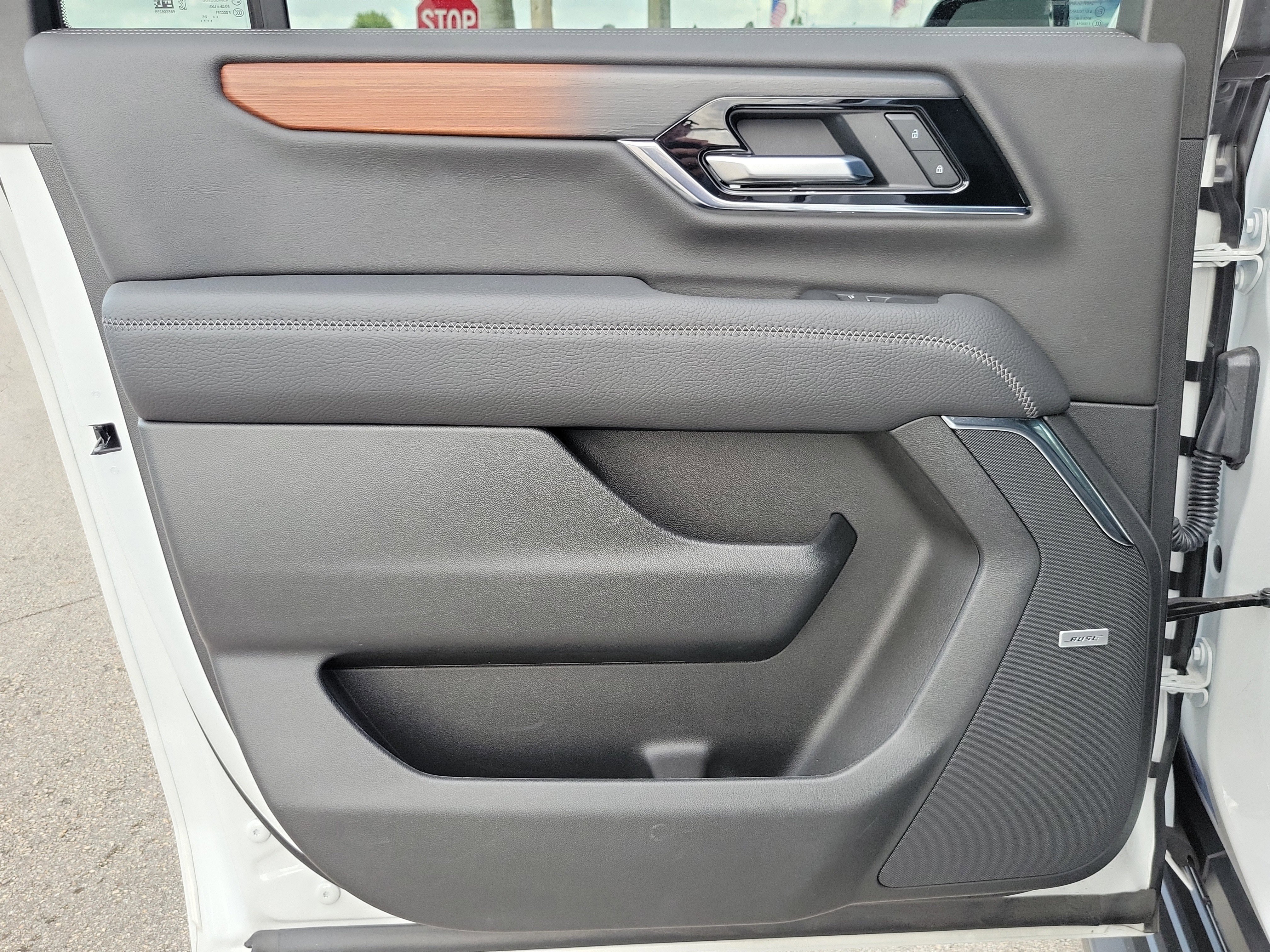 Used 2025 GMC Yukon XL Denali AWD/4WD image 27