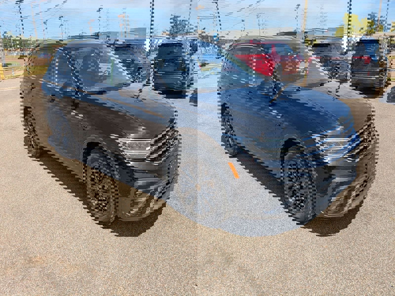 Used 2024 Volkswagen Tiguan SE image 34