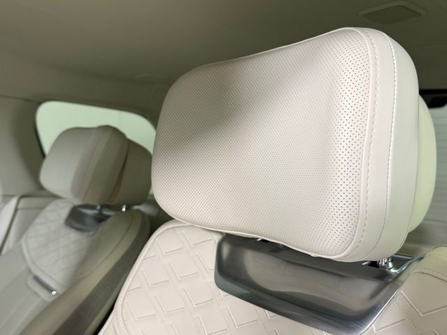 Used 2023 Land Rover Range Rover SV image 20