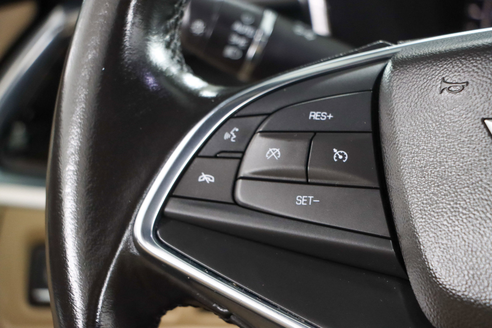 Used 2018 Cadillac XT5 FWD w/ LPO, Wheel Lock Package image 13