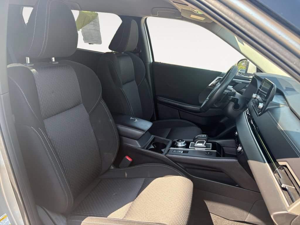 Used 2024 Mitsubishi Outlander ES FWD image 15
