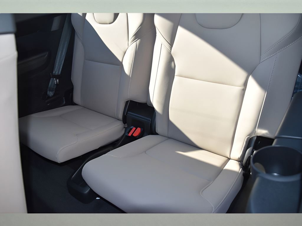 New 2026 Volvo XC90 B6 Plus w/ Protection Package Premier image 16