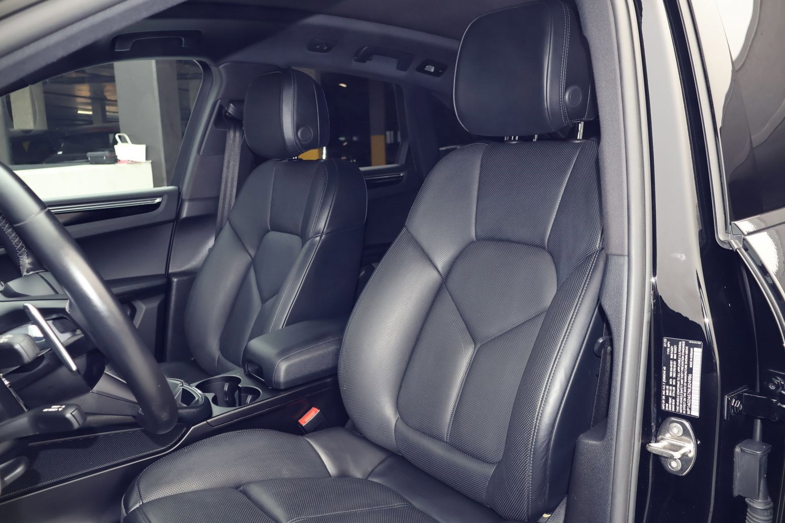 Certified 2022 Porsche Macan S image 5