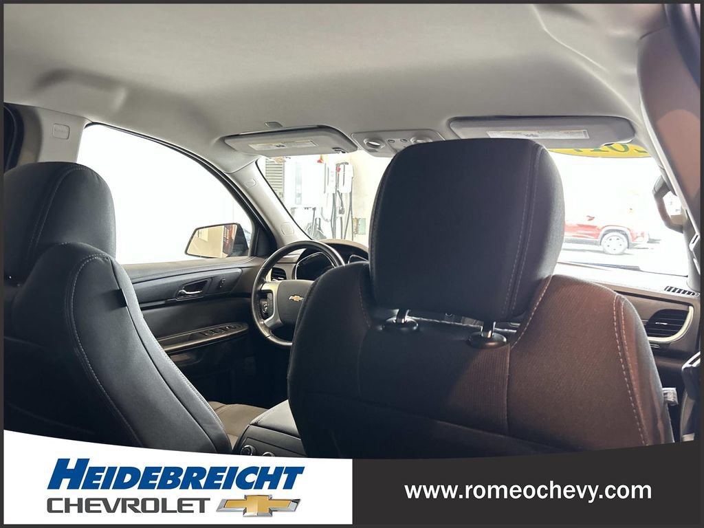 Used 2017 Chevrolet Traverse LT w/ Style and Technology Package FWD image 32
