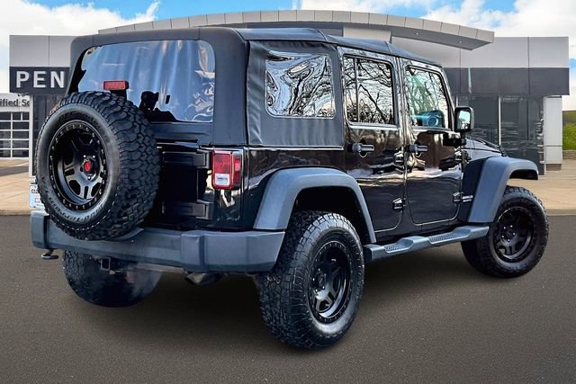 Used 2012 Jeep Wrangler Unlimited Rubicon w/ Connectivity Group image 2