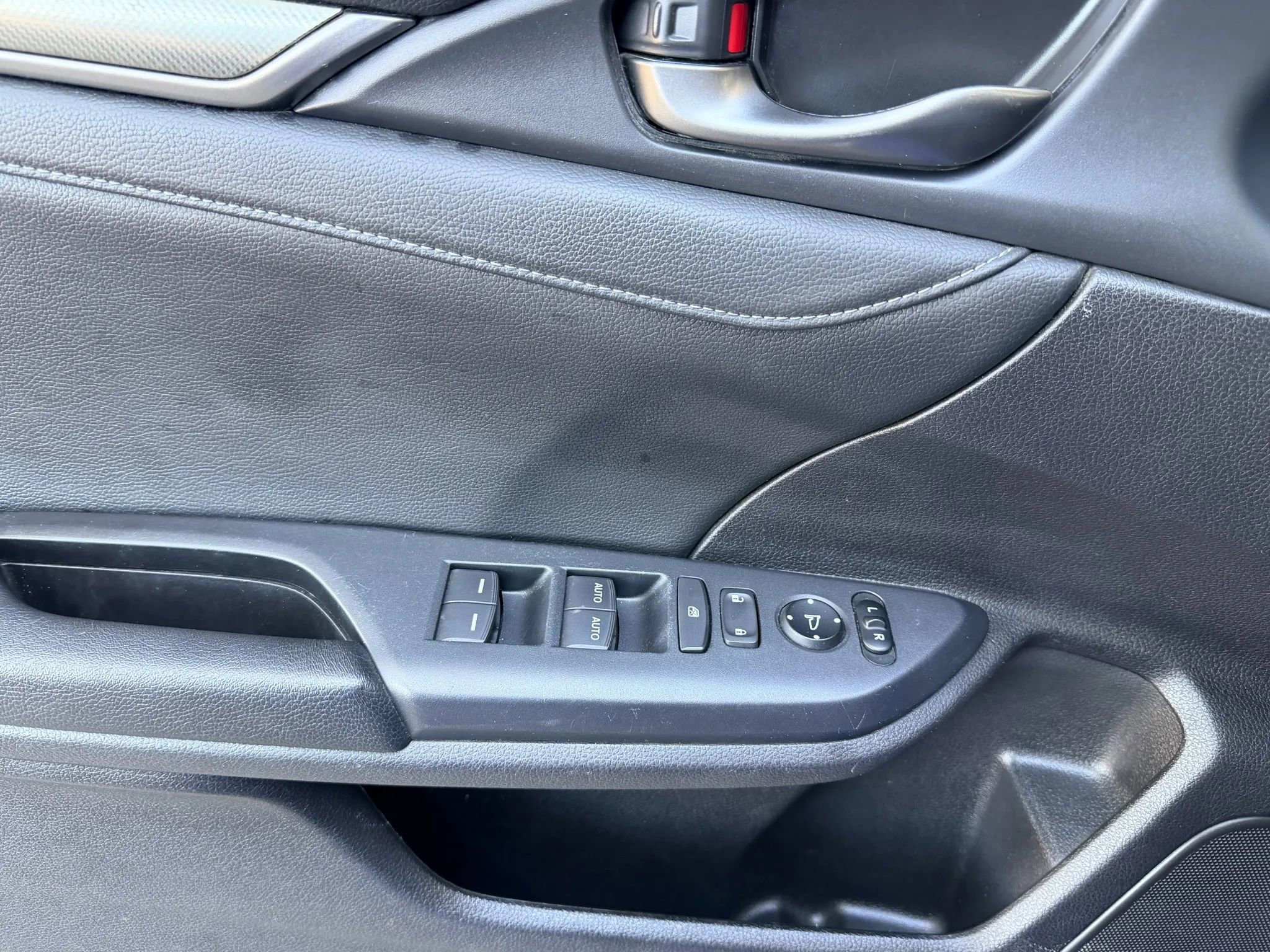 Used 2018 Honda Civic EX-L image 13