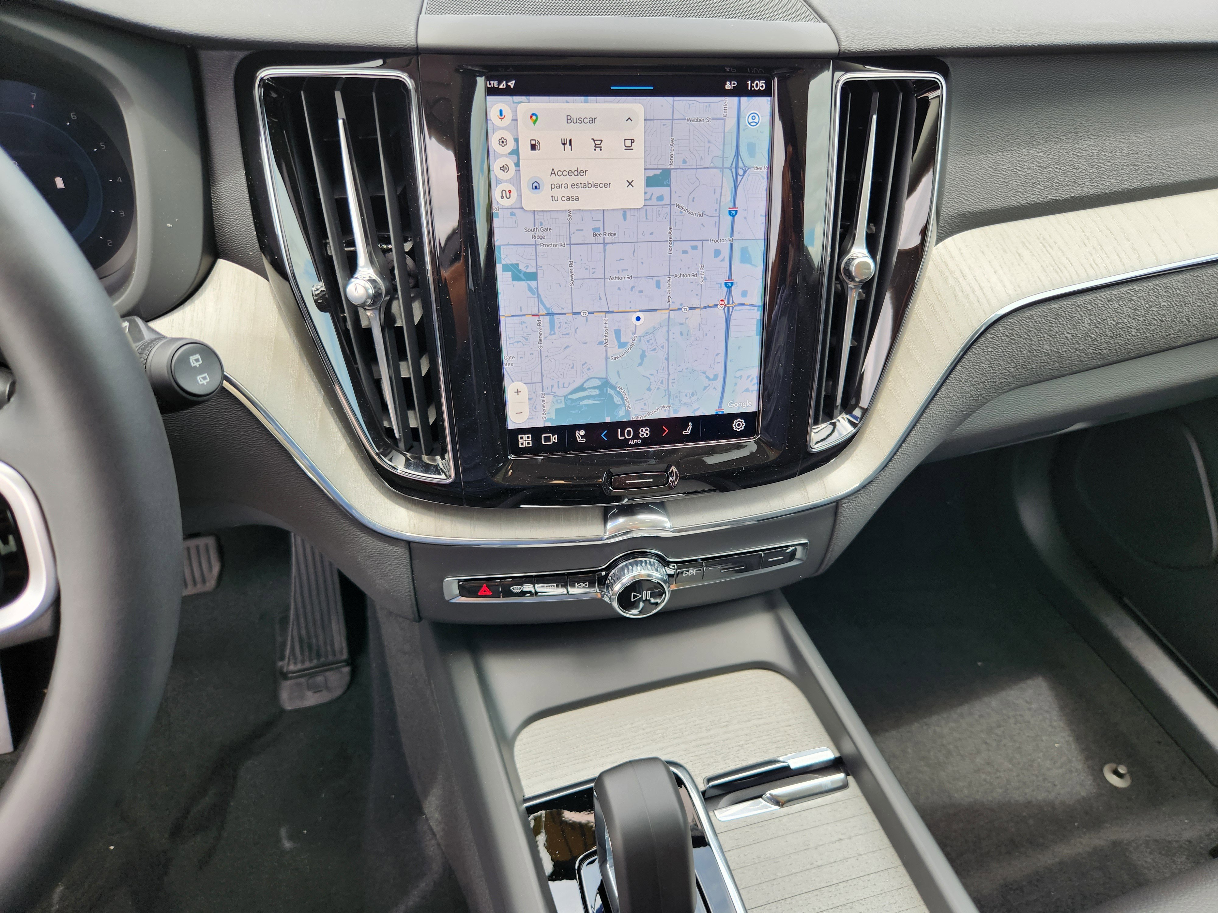 New 2025 Volvo XC60 B5 Plus w/ Protection Package Premier image 25