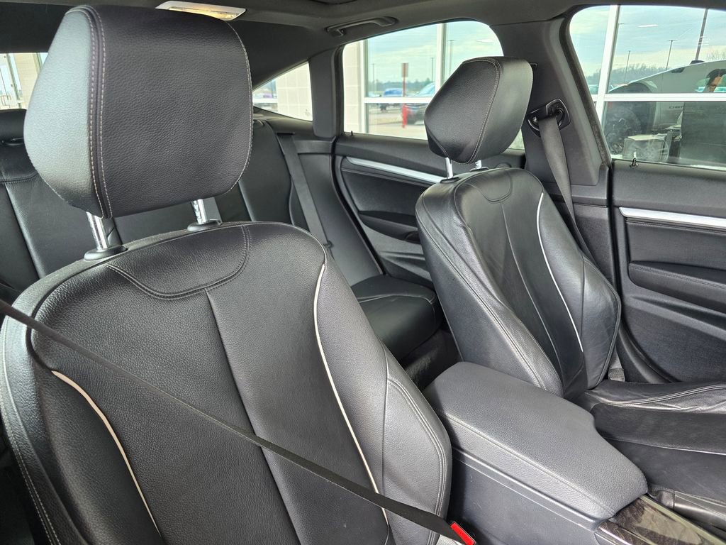 Used 2018 BMW 340i Gran Turismo xDrive image 16
