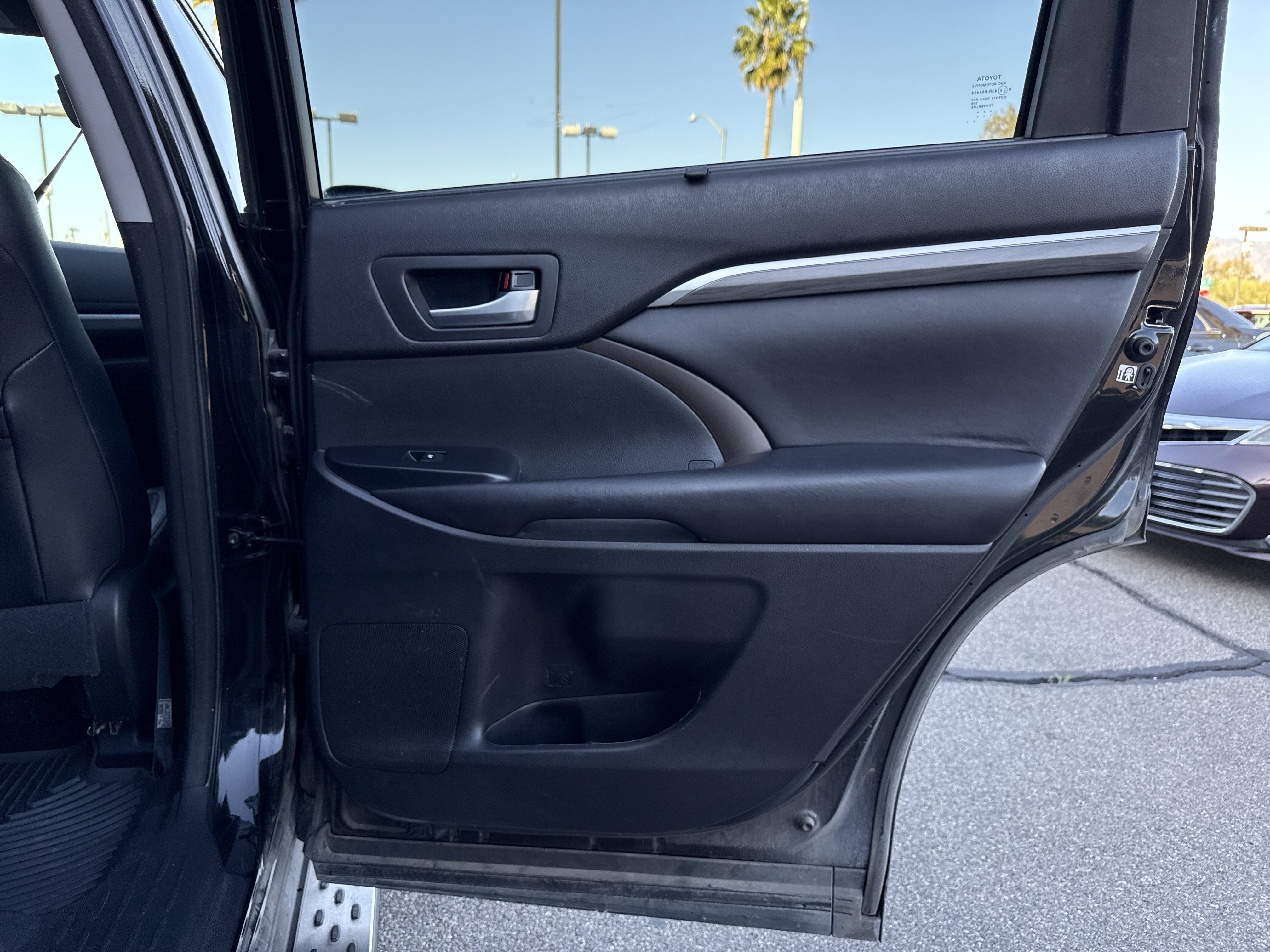 Used 2017 Toyota Highlander Limited image 46