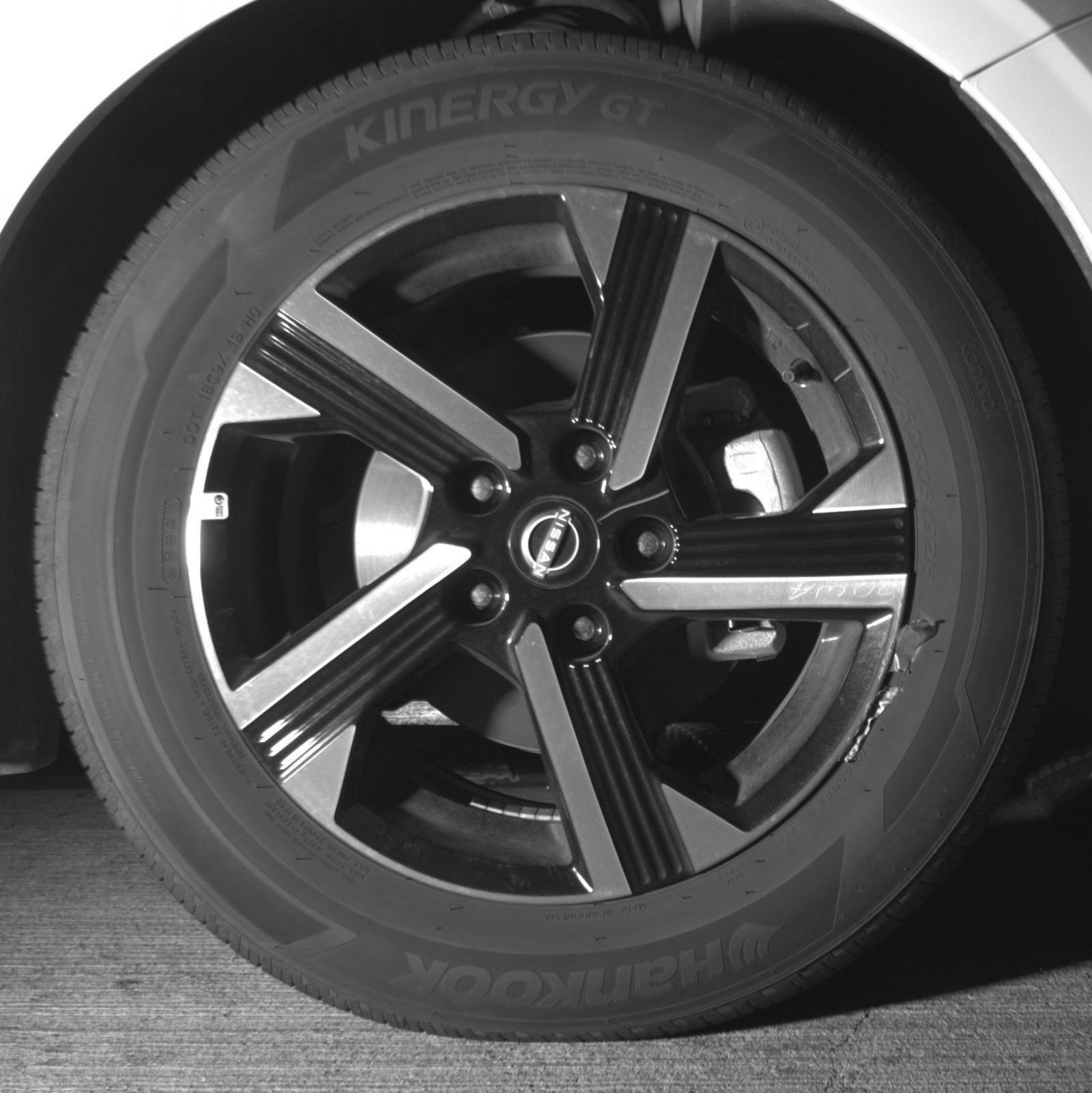 Used 2025 Nissan Sentra SV FWD image 16