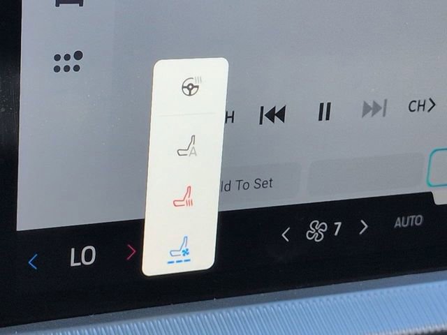 Certified 2025 Ford Explorer Platinum w/ LUX Leather Package image 22