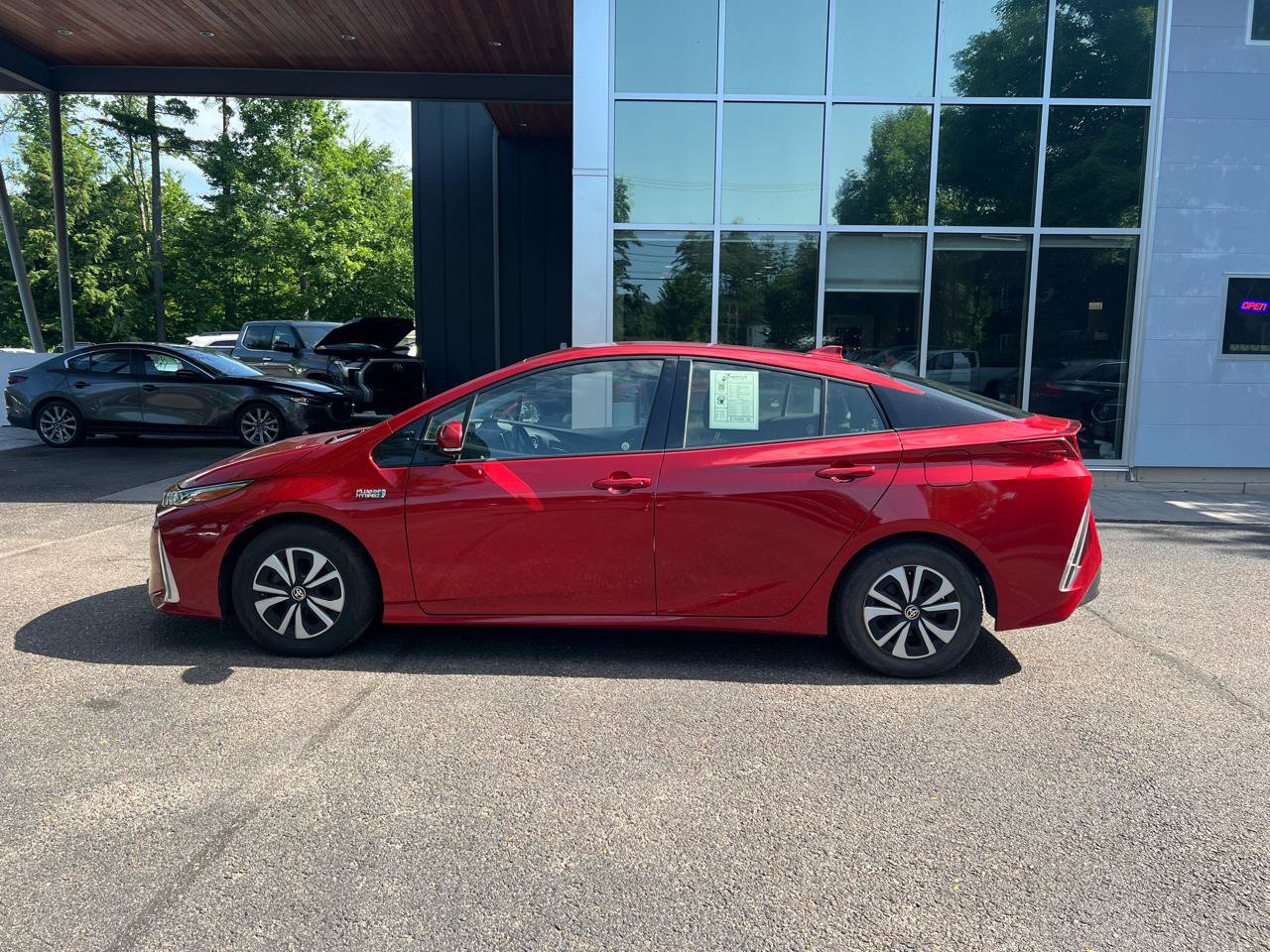Used 2018 Toyota Prius Prime Premium FWD image 2