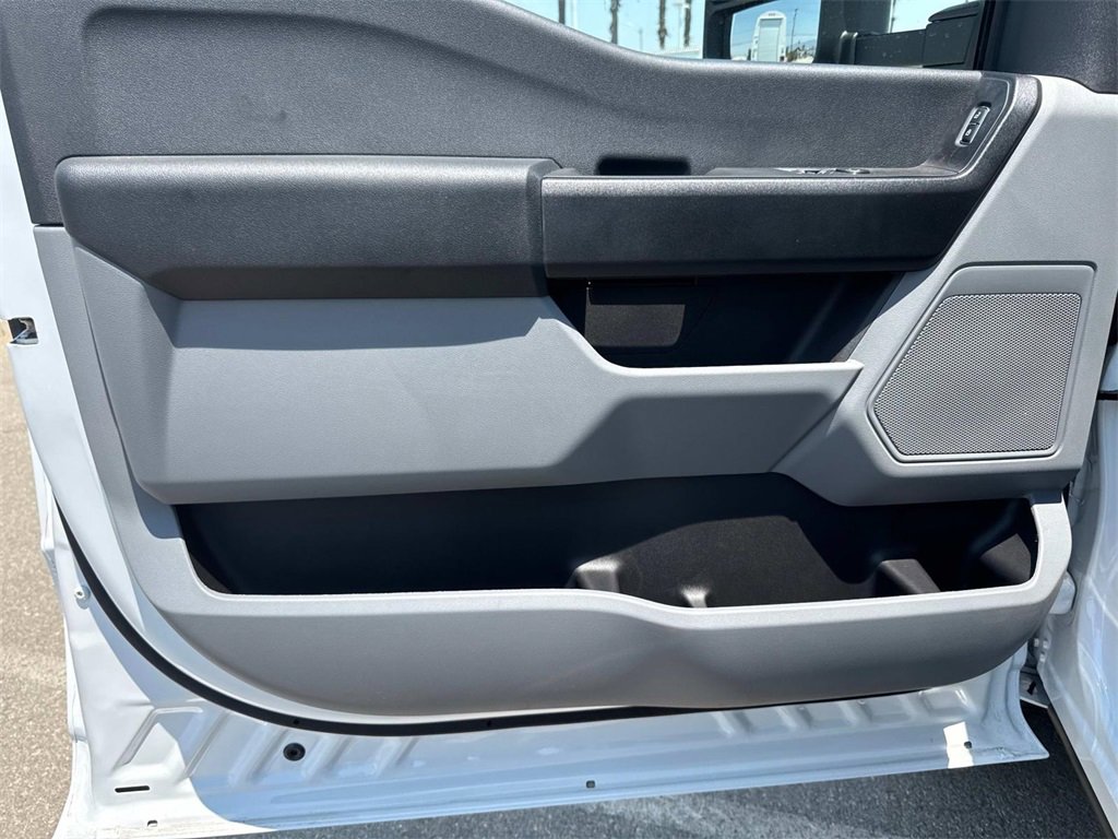 New 2025 Ford F350 XL w/ XL Chrome Package image 11