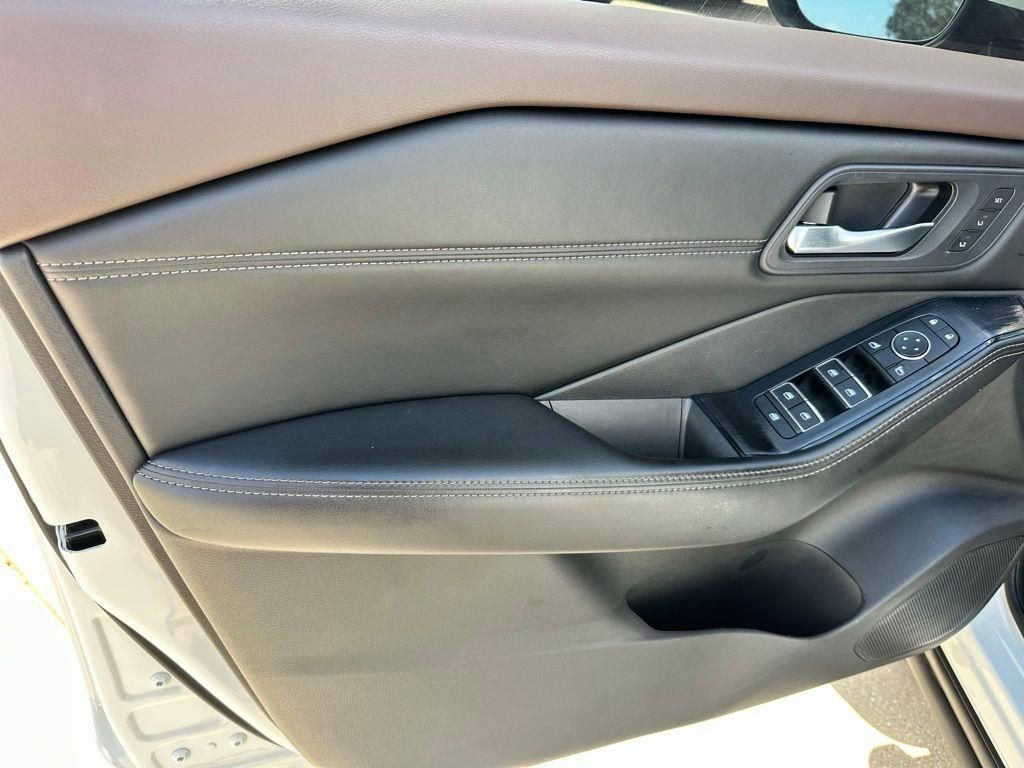 Used 2023 Nissan Rogue SL w/ SL Premium Package FWD image 23