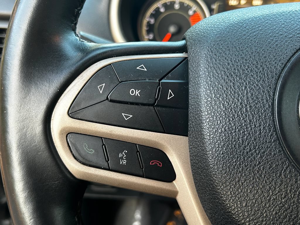 Used 2017 Jeep Cherokee Latitude FWD image 14