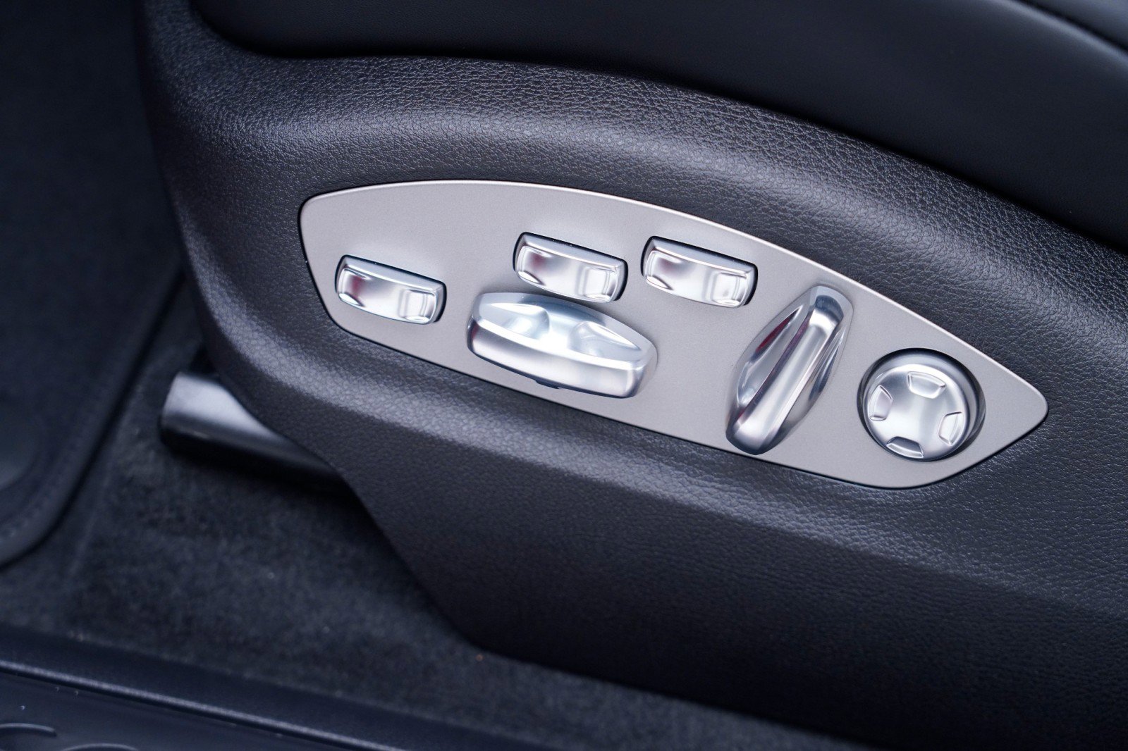 New 2026 Porsche Macan image 16