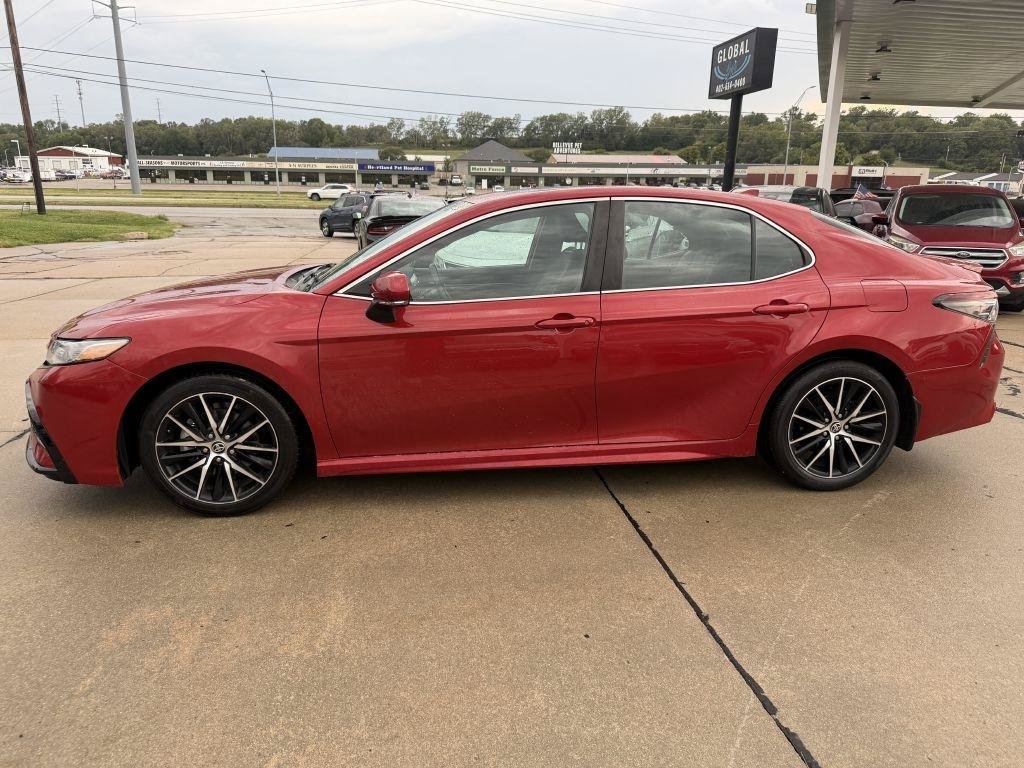 Used 2021 Toyota Camry SE w/ Cold Weather Package AWD/4WD image 4