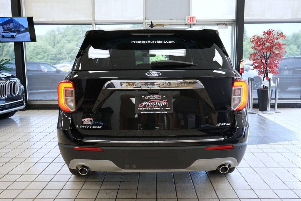 Used 2023 Ford Explorer Limited w/ Equipment Group 301A AWD/4WD image 17