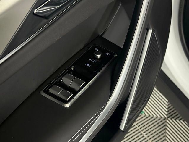 New 2025 Jaguar F-PACE R-Dynamic S image 28