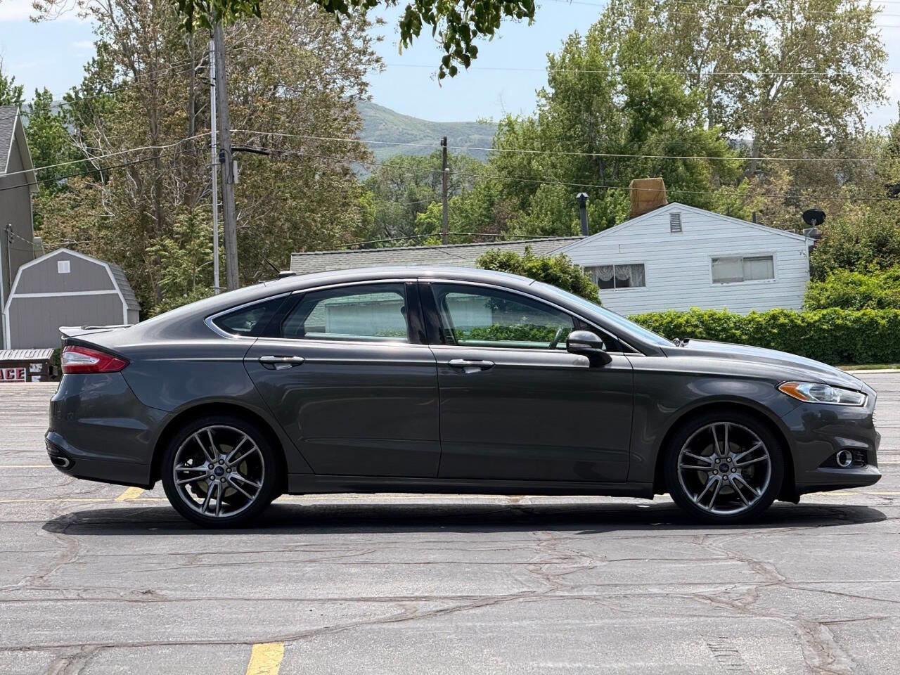 Used 2016 Ford Fusion Titanium FWD image 4