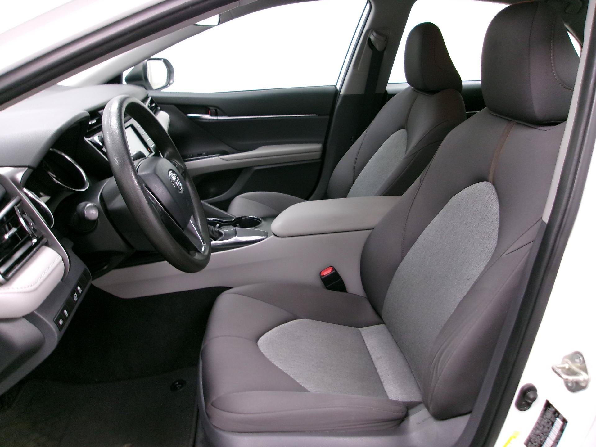 Used 2019 Toyota Camry LE FWD image 7
