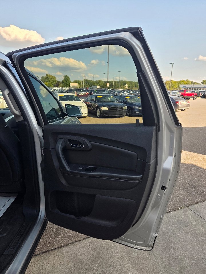 Used 2011 Chevrolet Traverse LT w/ Personal Connectivity Package image 14