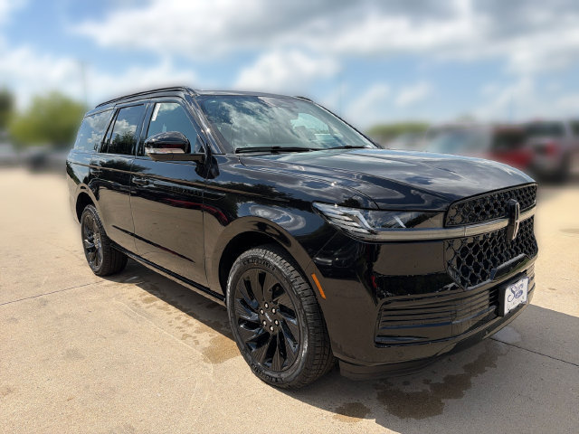 New 2026 Lincoln Navigator Reserve w/ Jet Appearance Package AWD/4WD image 3
